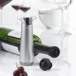 Trudeau Wine Pump and 2 Stoppers